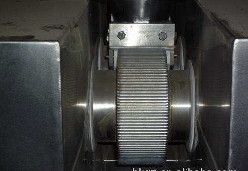 Pieces Shape 7.15KW Pharmaceutical Granulator Machine