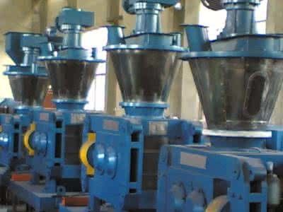 Pieces Shape 7.15KW Pharmaceutical Granulator Machine